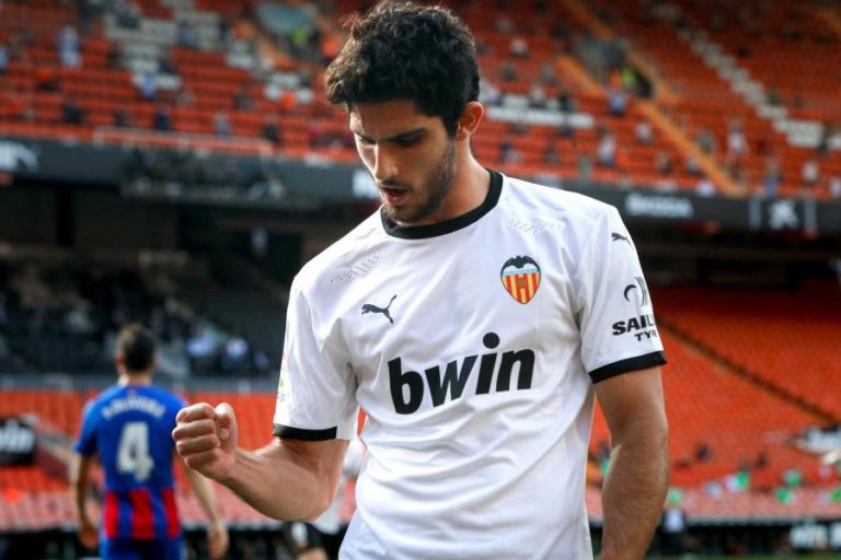 Euro2020: FPF confirma que Gonçalo Guedes testou positivo ao novo coronavírus