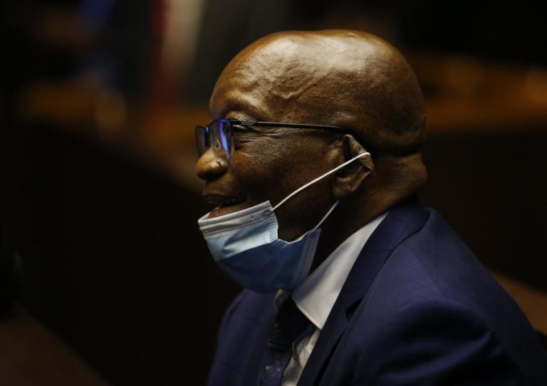 Ex-PR sul-africano Jacob Zuma declara-se inocente no início do julgamento por corrupção