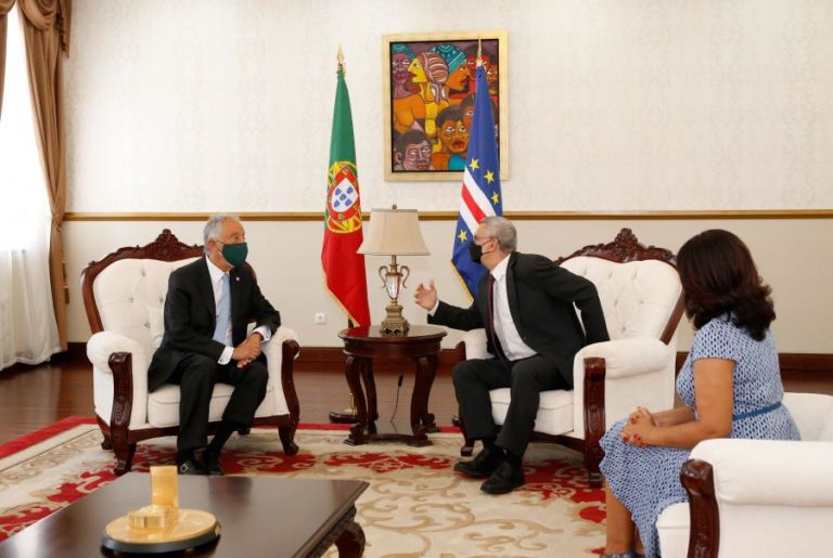 Marcelo diz que “sofre” por visita sem abraços em Cabo Verde e regressa em dois meses