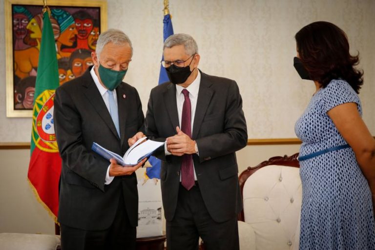 Presidentes de Portugal e Cabo Verde prometem solução para dívida cabo-verdiana