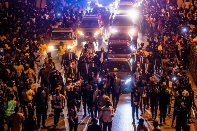 PR/Guiné-Bissau: Marcelo saudado por multidão ao longo de oito quilómetros durante duas horas