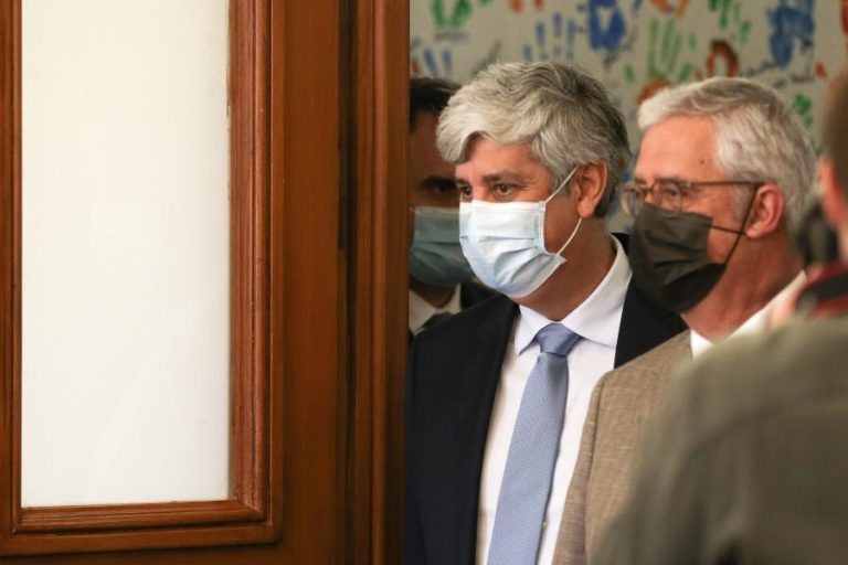 “É inadmissível” a banca usar depósitos para especulação imobiliária – Centeno