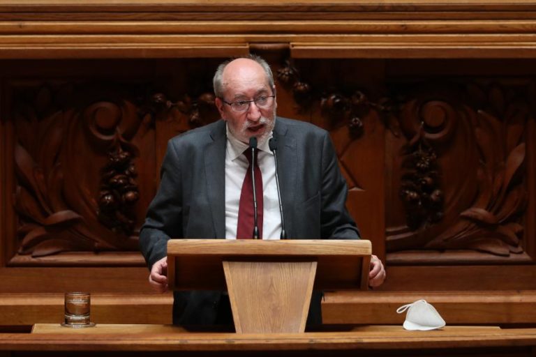 PCP alerta para “sinais” de perda de “isenção partidária” das Forças Armadas