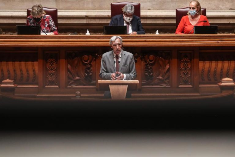 Ministro da Defesa avisa que Forças Armadas “não existem para si próprias”