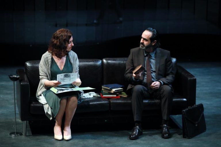 “Espectros” de Ibsen e o direito à felicidade no palco do Teatro Carlos Alberto