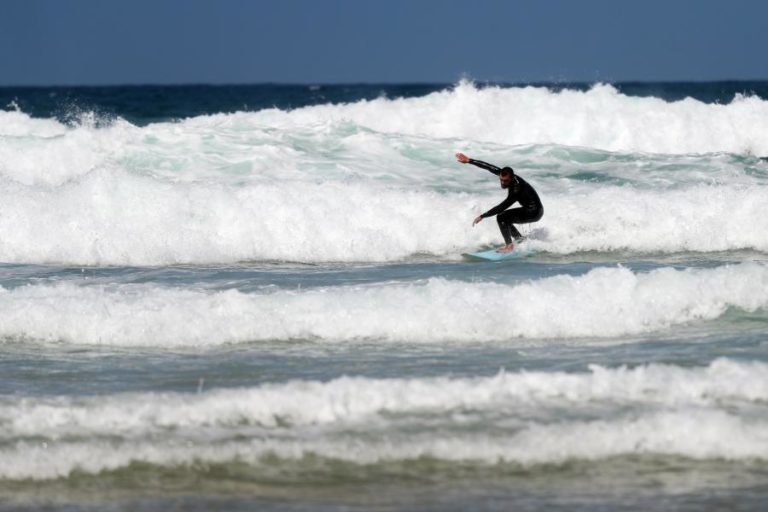 Pressão no Sudoeste chega à rebentação das ondas