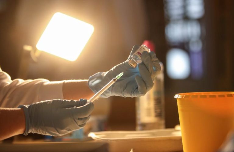 Covid-19: Mais de meio milhão de vacinas administradas na última semana