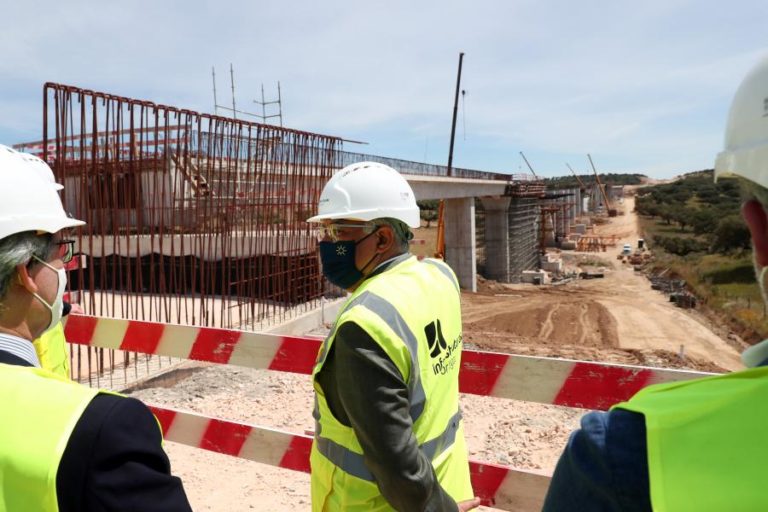 Primeiro-ministro destaca “velocidade cruzeiro” do Ferrovia 2020