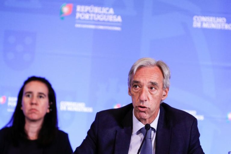 Ministro da Defesa confirma investigação a “fuga de informação” sobre relatório “confidencial”