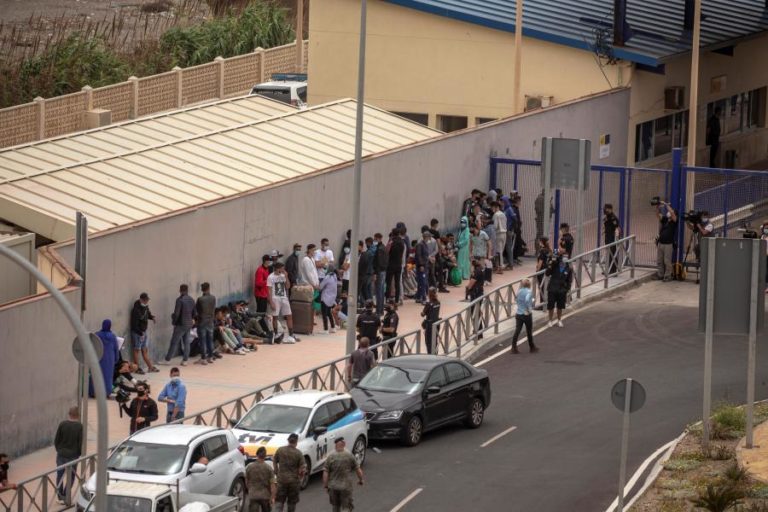 Confrontos com deputados da extrema-direira suspende sessão da Assembleia de Ceuta