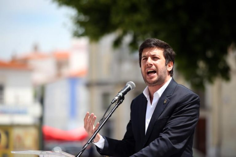 Conselho Nacional do CDS-PP reúne-se na terça-feira para aprovar contas e coligações