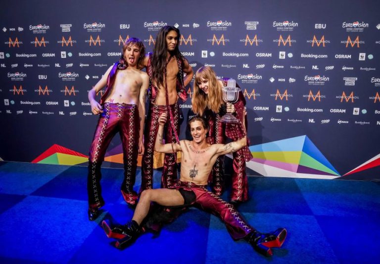 Organização garante que vocalista dos Måneskin não se drogou no Festival Eurovisão