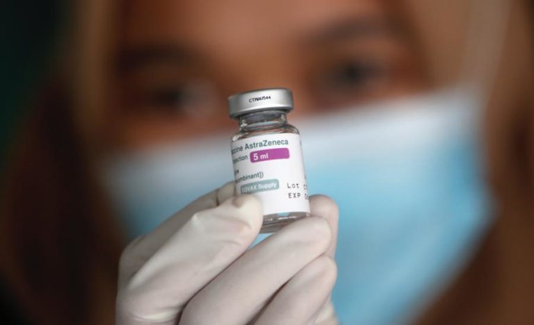Covid-19: Menores de 60 anos vacinados com Astrazeneca podem receber 2.ª dose de outra vacina