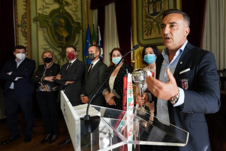 Carlos Carvalhal agradece aos jogadores por ter “cumprido sonho de menino”