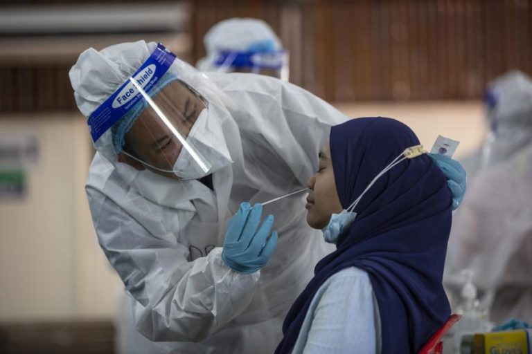 Covid-19: Malásia ultrapassa Índia em número de casos per capita e impõe novo confinamento