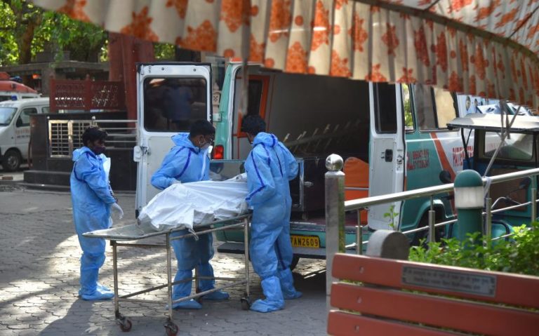 Covid-19: Índia volta a registar mais de 200 mil casos e a ultrapassar os 4.000 mortos