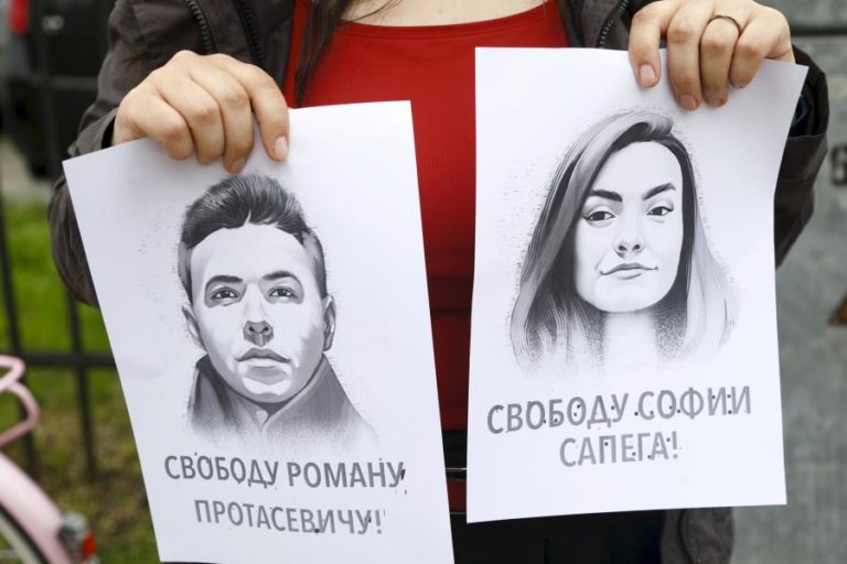 Bielorrússia: MNE do G7 condenam “firmemente” prisão de jornalista e exigem a sua libertação