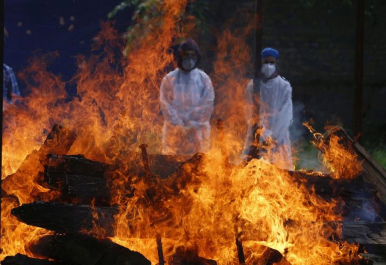 Covid-19: Índia com 211.298 novos casos e 3.847 mortos nas últimas 24 horas