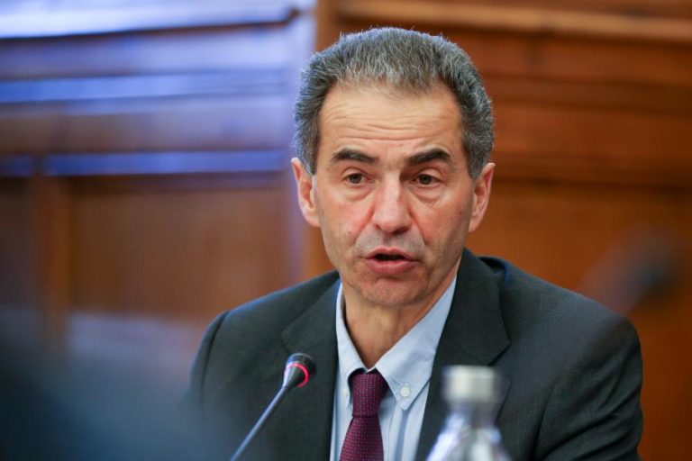 Covid-19: Governo vai atribuir bolsas de investigação científica extraordinárias