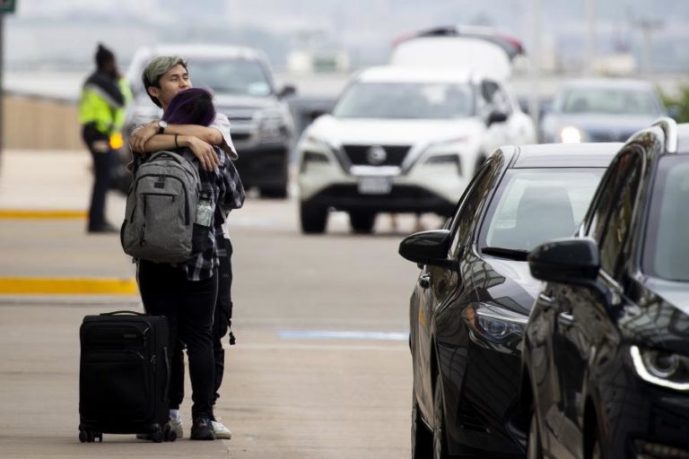 Covid-19: EUA com 128 mortos e 7.023 casos nas últimas 24 horas