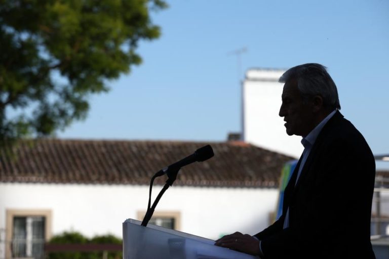 Jerónimo diz que Costa “não dá a cara com a careta” sobre leis laborais