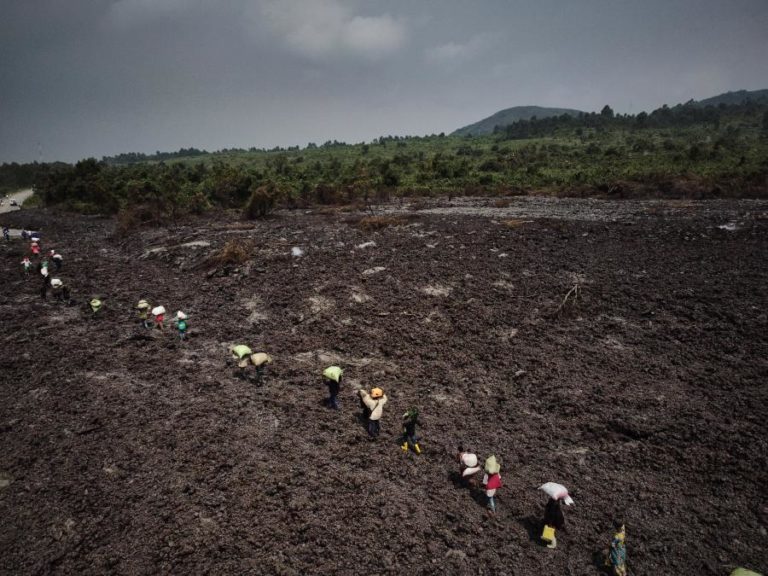 Gases perigosos e atividade contínua do vulcão levam à evacuação de cidade da RDCongo