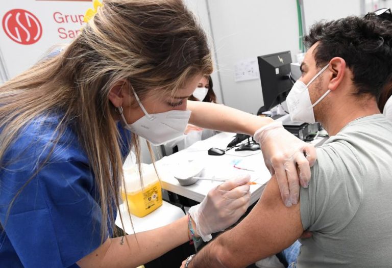 Covid-19: Itália ultrapassa os 20% da população imunizada