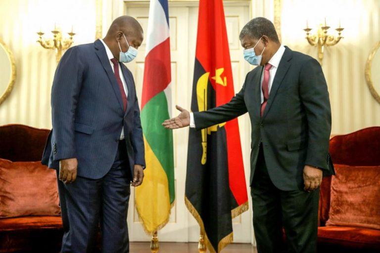 Presidente angolano pede desculpas por execuções sumárias do 27 de maio