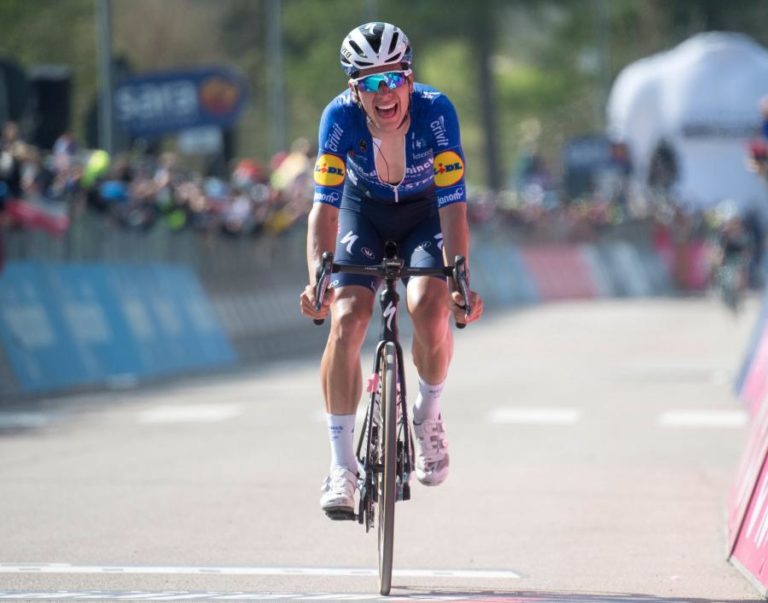 Giro: João Almeida cimenta lugar entre elite portuguesa no ‘top 10’ de grandes Voltas