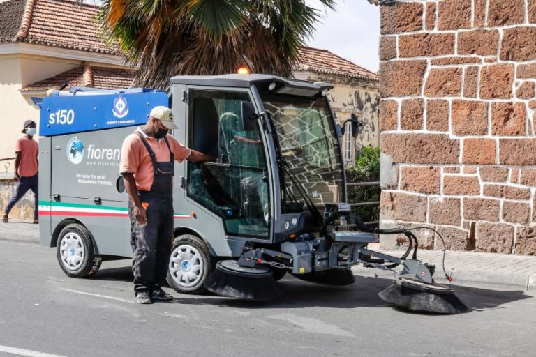 “Varredora mecânica” chega a Cabo Verde para ajudar as cem varredeiras de Santa Catarina