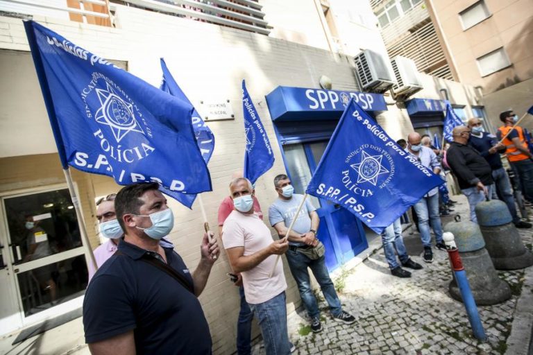 Polícias em protesto em Lisboa para exigir pré-aposentação e suplemento de risco
