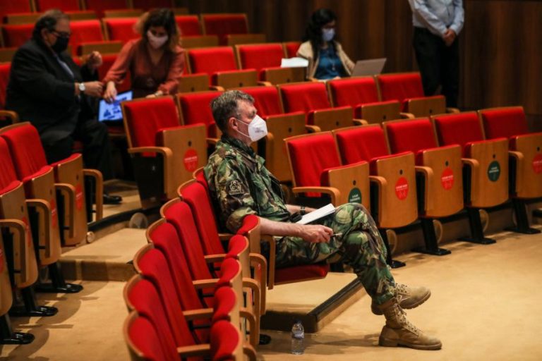 Covid-19:  Estratégia de vacinação será agora mais virada para “libertar a economia”