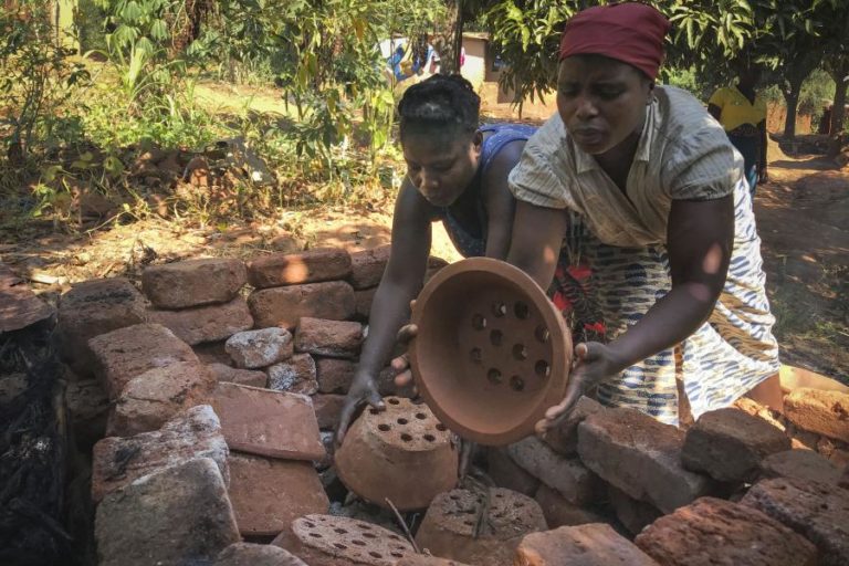 O ‘poupa-lenha’ é amigo do ambiente, da saúde e das famílias moçambicanas