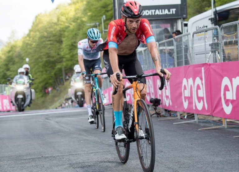 Giro: Damiano Caruso vence 20.ª etapa, Egan Bernal líder para o último dia