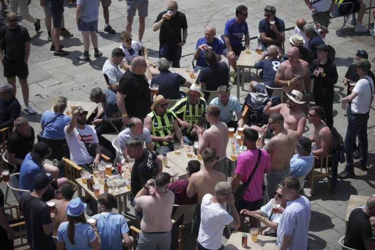 “Não é possível dizer” que adeptos “vêm em bolha e depois não vêm em bolha” — Marcelo