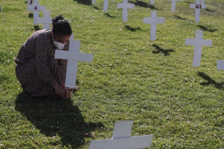 Covid-19: Brasil regista 874 mortes nas últimas 24 horas