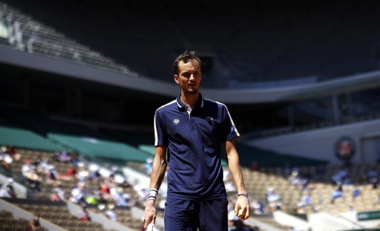 Roland Garros: Medvedev apura-se para a segunda ronda