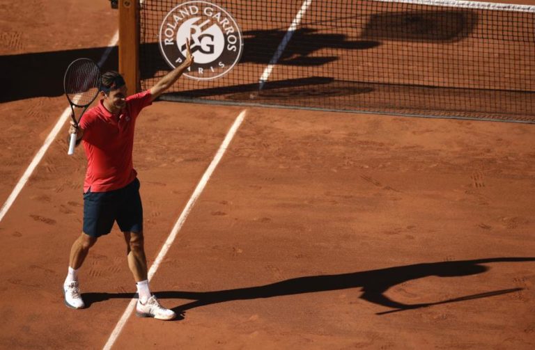 Roland Garros: Federer ‘arrasa’ e segue Medvedev e Swiatek rumo à segunda ronda