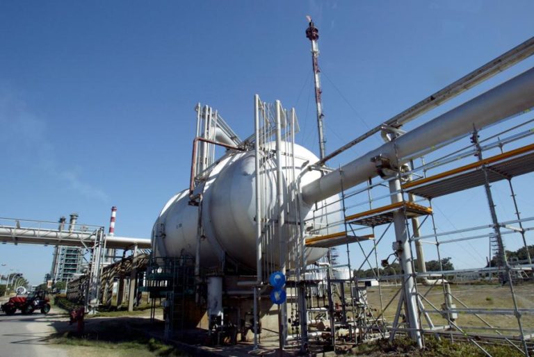 Irão diz que pode aumentar produção de crude até 6,5 milhões de barris/dia