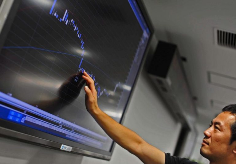 Bolsa de Tóquio abre a perder 2,91%