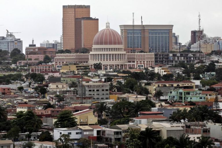 Parlamento angolano dá posse a nova Provedora de Justiça