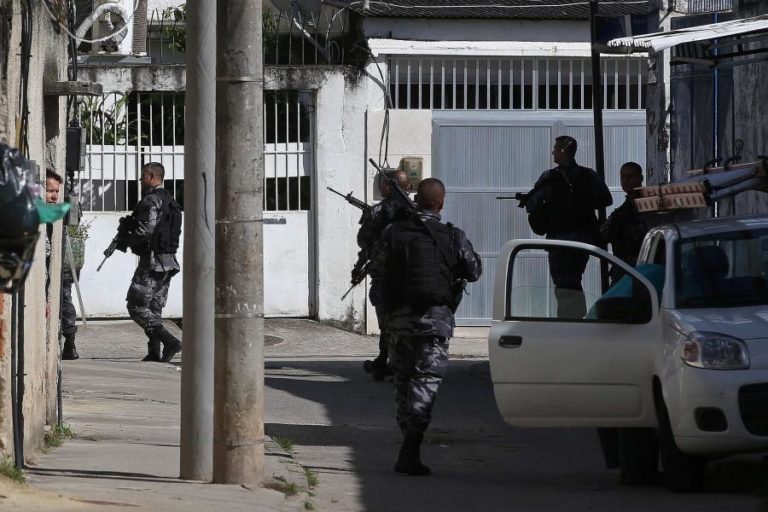 Polícia brasileira prende suspeito de assassínio que estava em fuga há 20 dias