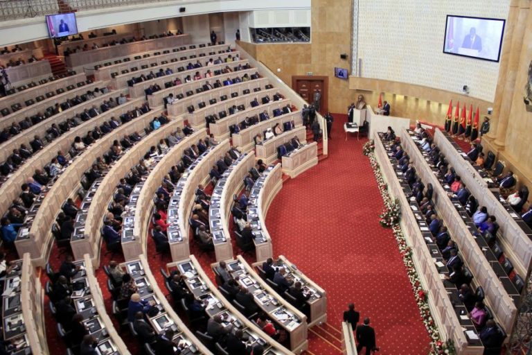 UNITA apresenta projeto de lei que contempla direito à oposição democrática em Angola