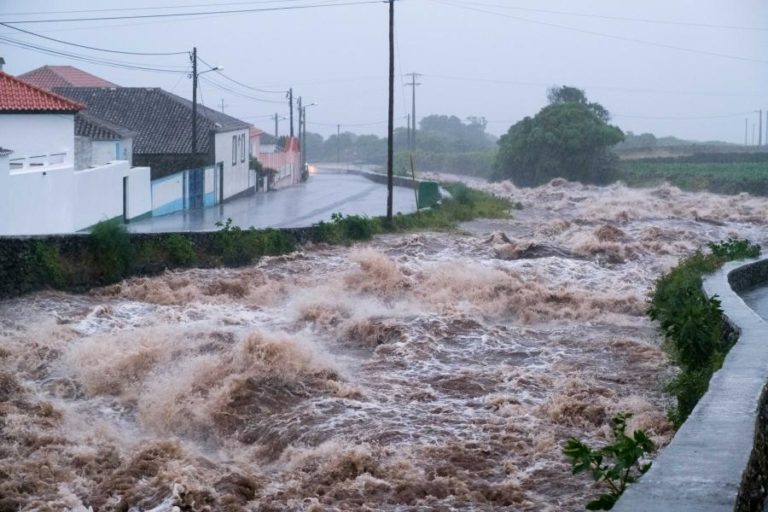 Buscas por duas pessoas desaparecidas em São Miguel retomadas