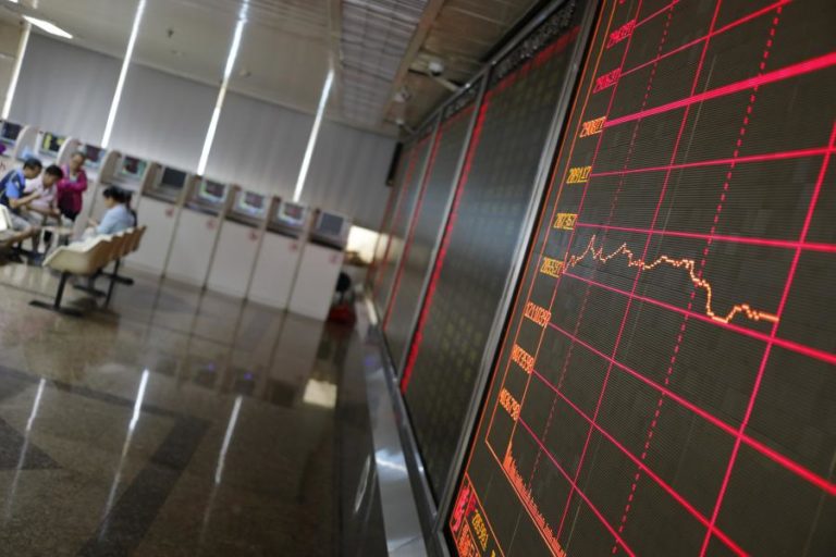 Bolsa de Xangai encerra a subir 0,8%