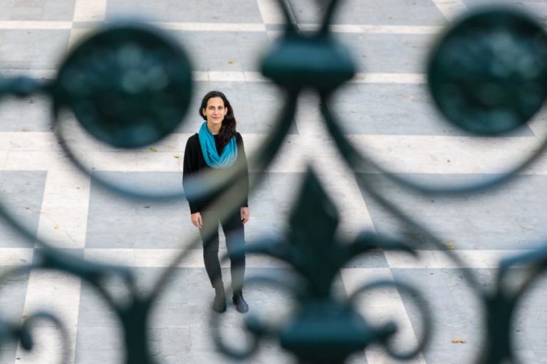 Pianista Joana Gama leva histórias de árvores a escolas, com música de João Godinho
