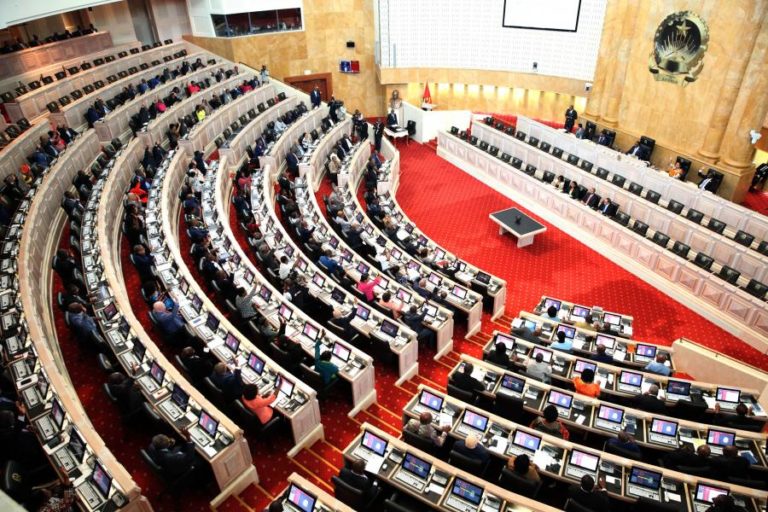 Parlamento angolano aprova na globalidade lei de revisão constitucional