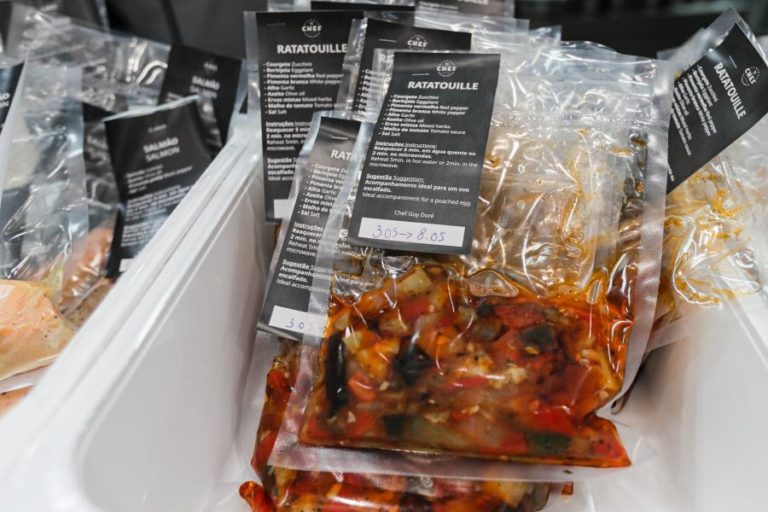 Proibição de plásticos de uso único chega em julho, medida com elogios e críticas