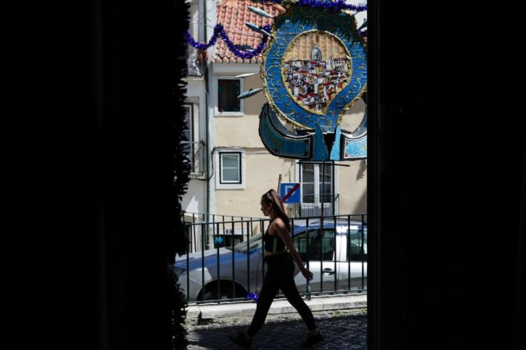 Covid-19: Participantes nas marchas de Lisboa concordam com a não realização de arraiais