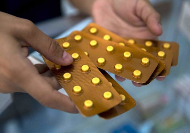 Mais de metade dos que não procuram sistema saúde quando estão doentes automedicam-se